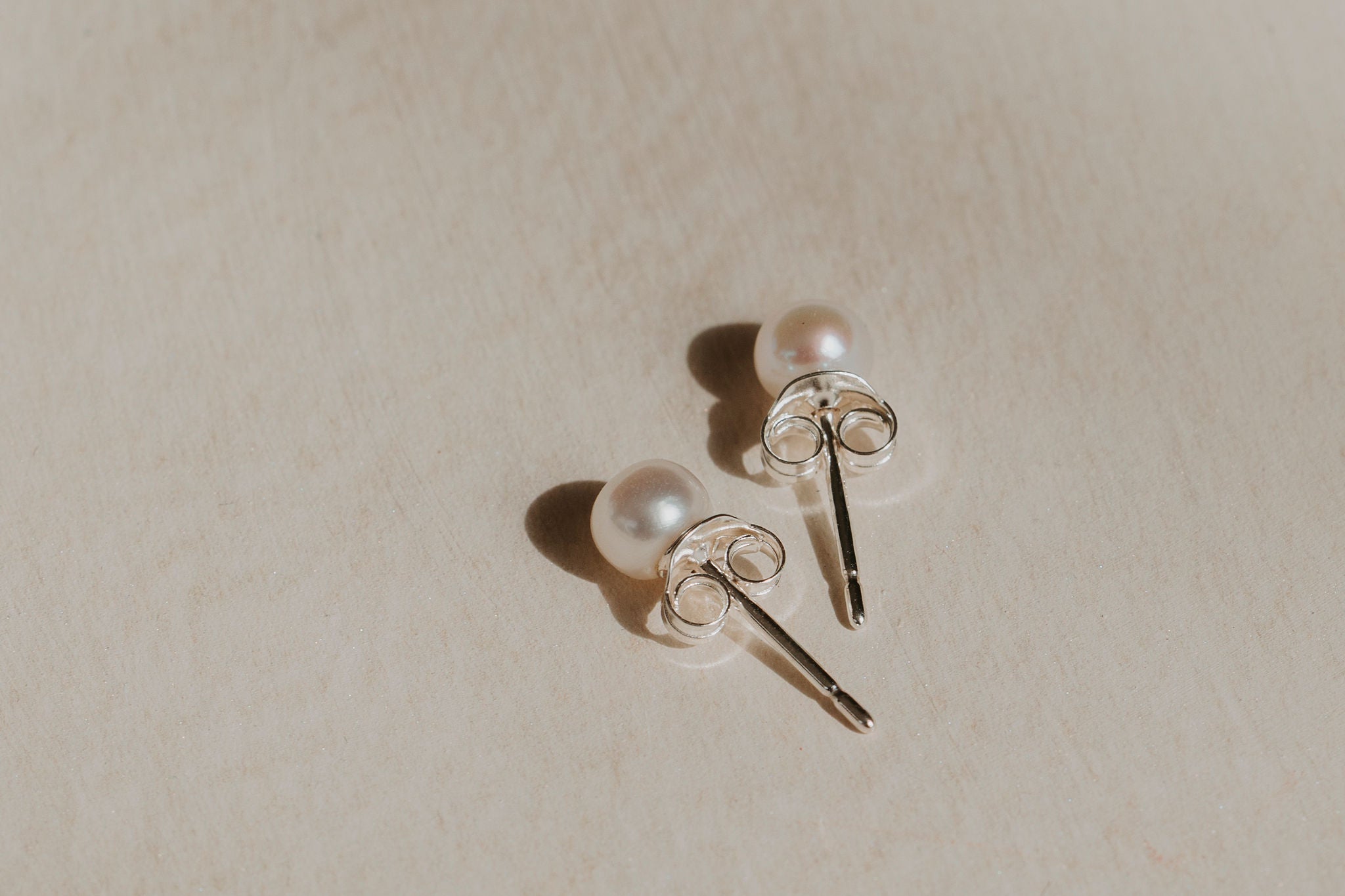 Perla Studs Mini