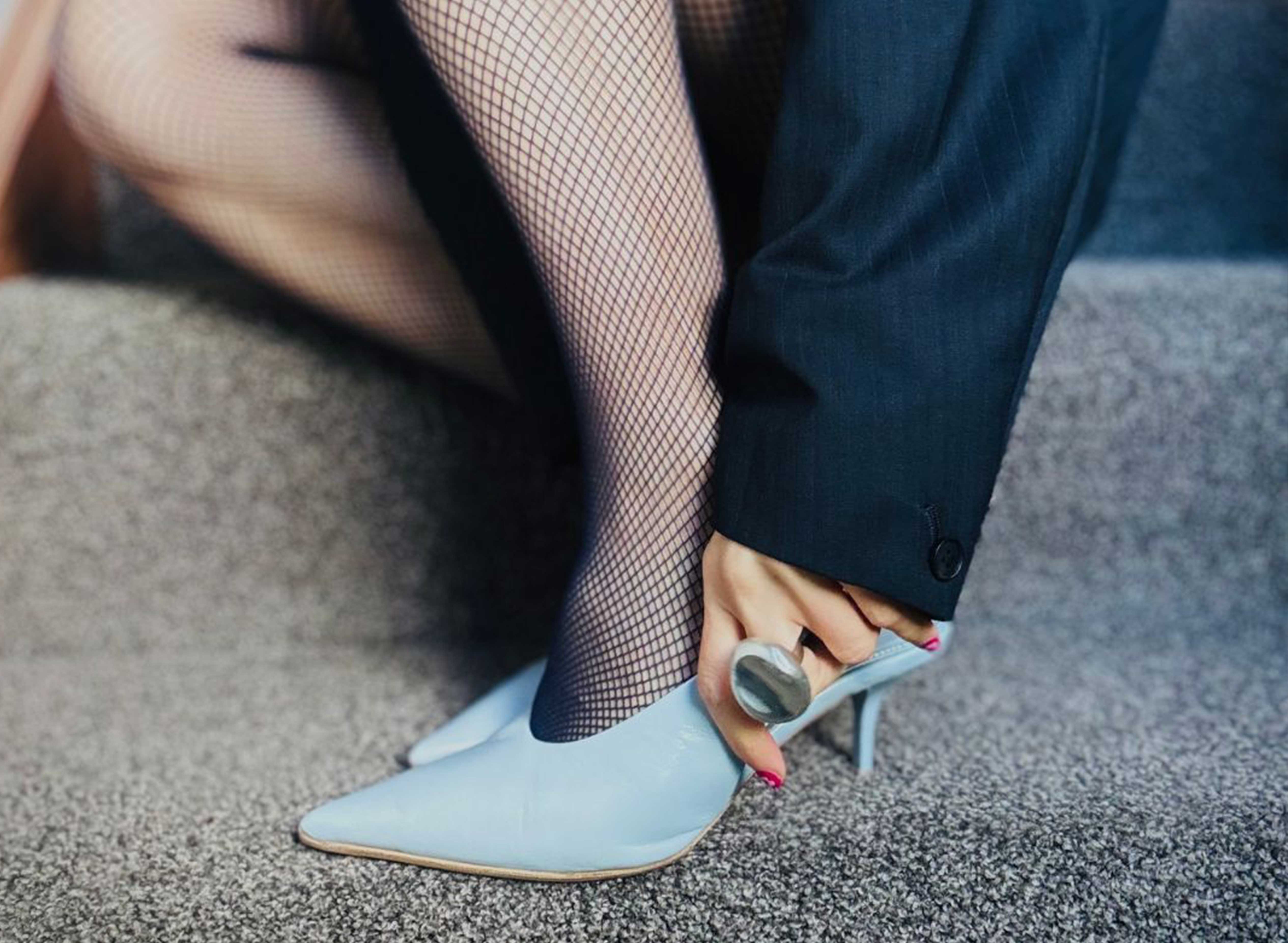 The Julia Ring in Sonia Yee’s Trilogy: Jewellery as a Symbol of Courage