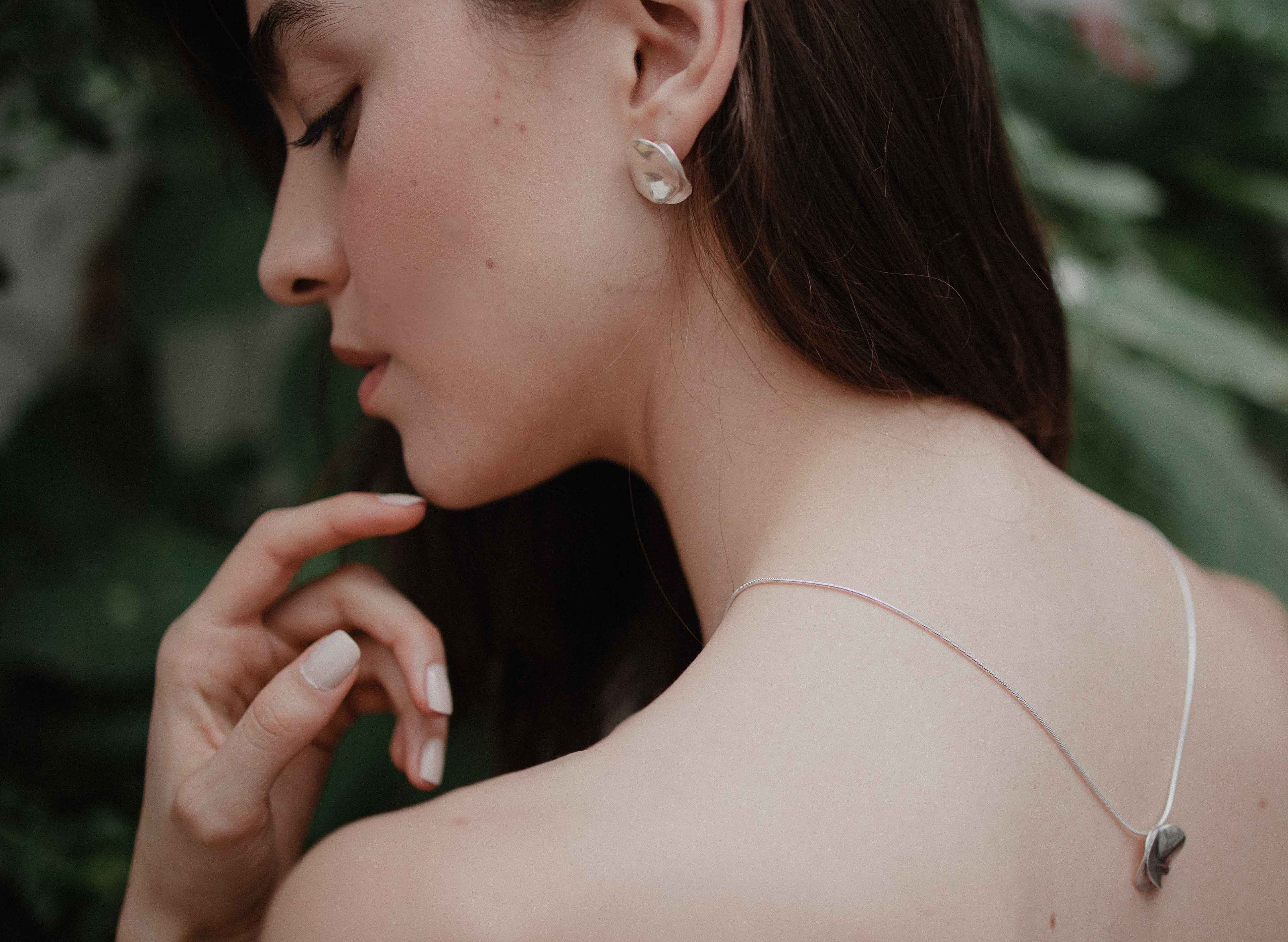 Jewellery That Tells a Story: How to Gift Meaningfully