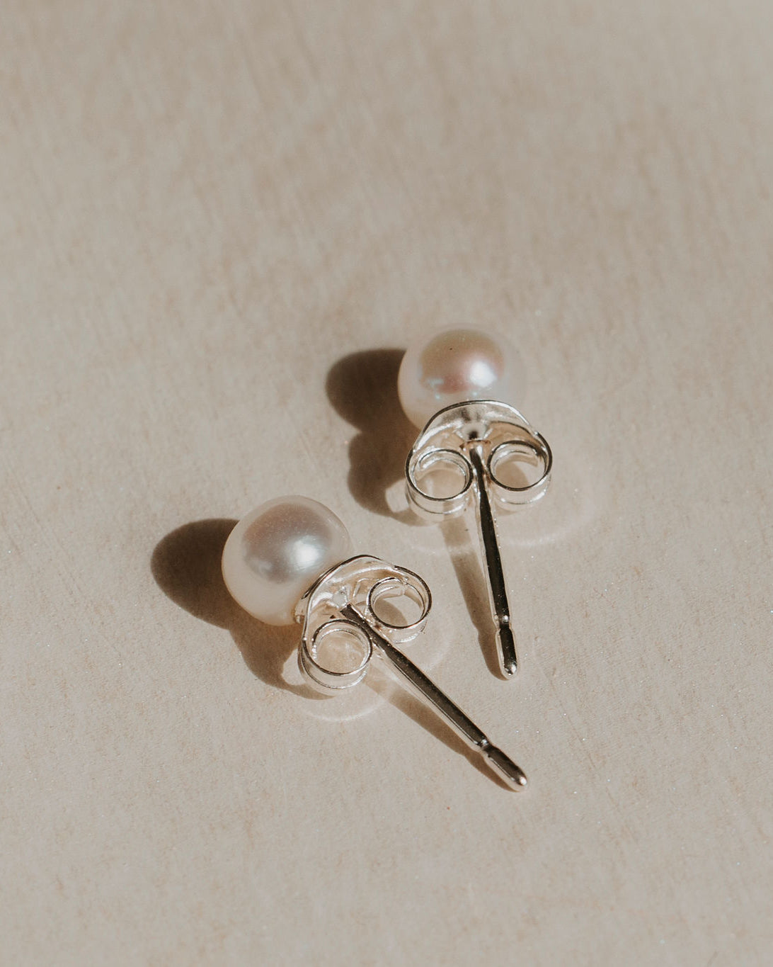 Perla Studs Mini