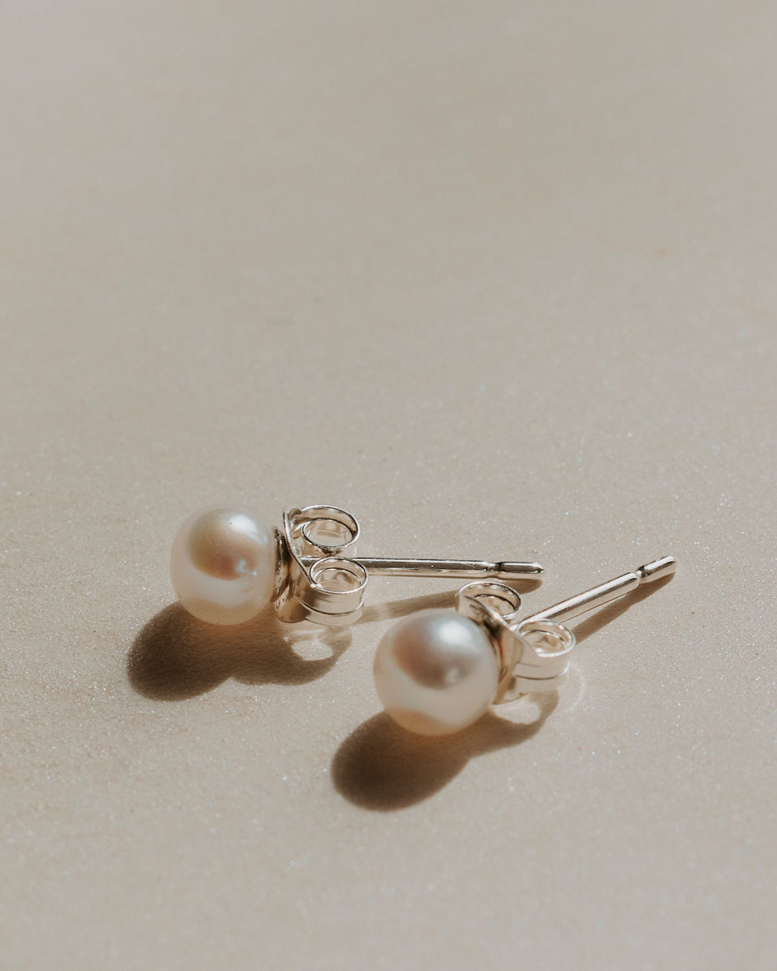 Perla Studs Mini